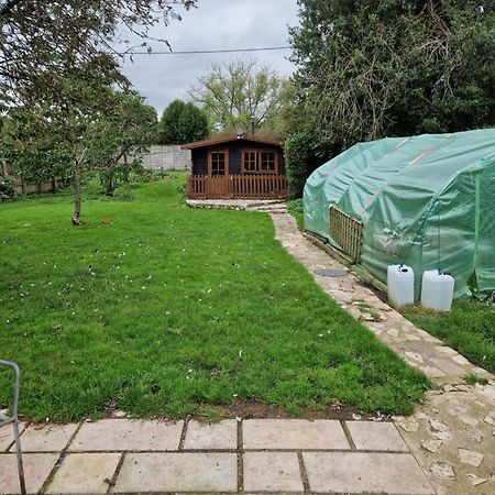 The Cabin - A Very Quiet Location Pewsey Экстерьер фото